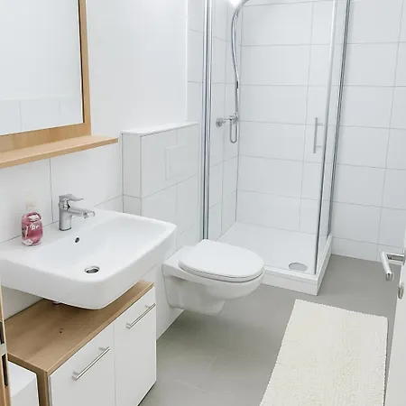 Apartamento Lage - Platz Für Bis Zu 10 Personen, Küche, 2 Bäder, Waschmaschine, Wlan Heidenheim an der Brenz
